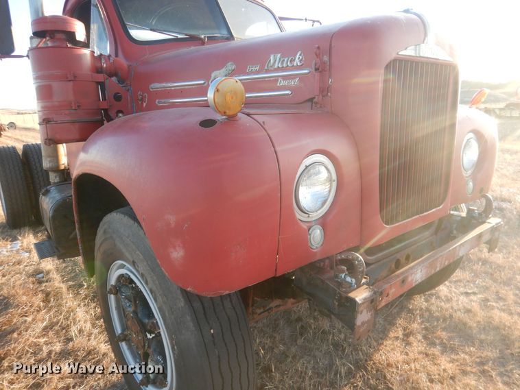 image for item HQ9558 1965 Mack B61  semi truck