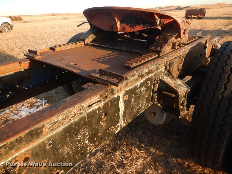 image for item HQ9558 1965 Mack B61  semi truck