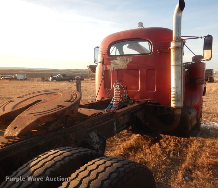 image for item HQ9558 1965 Mack B61  semi truck