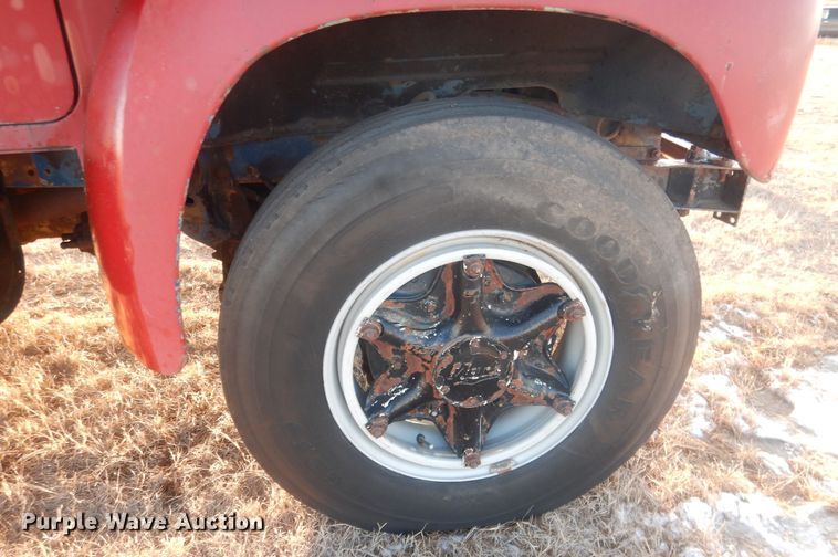 image for item HQ9558 1965 Mack B61  semi truck