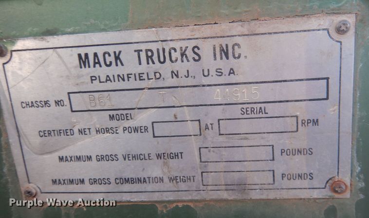 image for item HQ9558 1965 Mack B61  semi truck