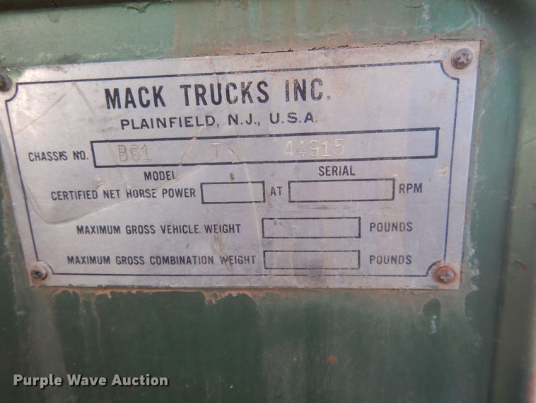 image for item HQ9558 1965 Mack B61  semi truck