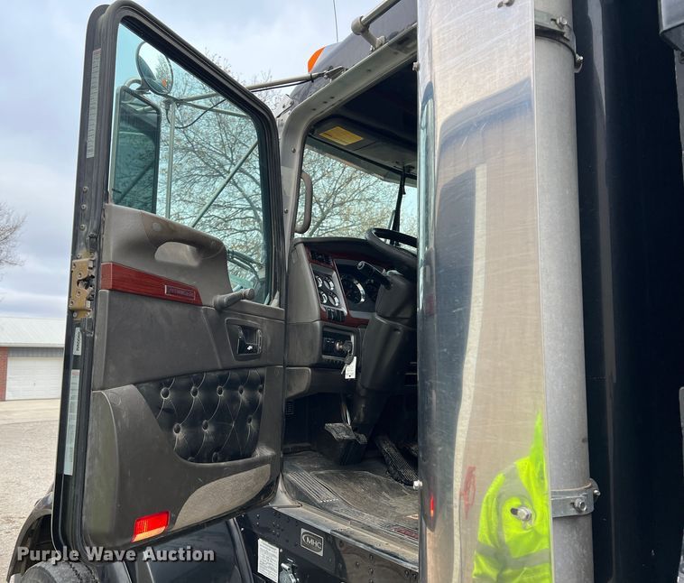 image for item ID9257 2007 Kenworth T800  dump truck