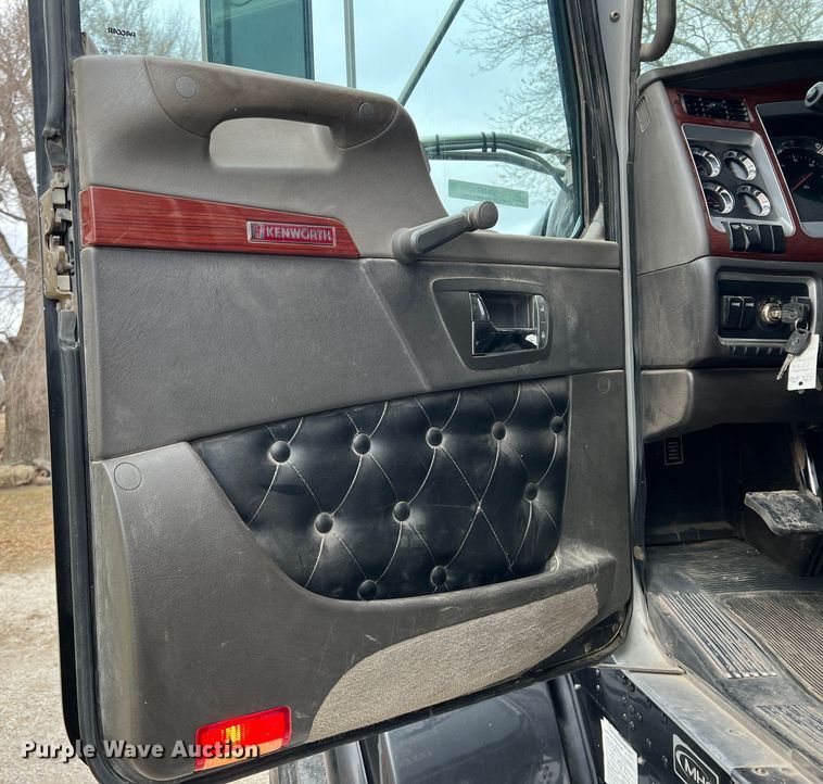 image for item ID9257 2007 Kenworth T800  dump truck