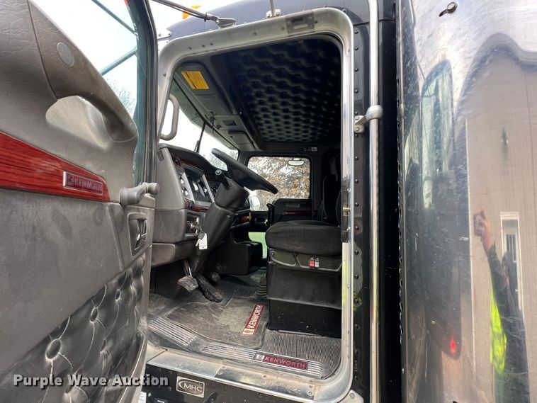 image for item ID9257 2007 Kenworth T800  dump truck