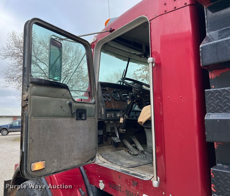 image for item ID9258 1997 Kenworth T800  dump truck