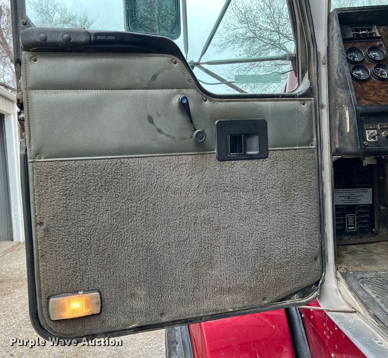 image for item ID9258 1997 Kenworth T800  dump truck