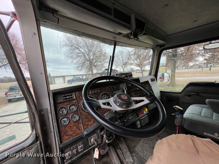 image for item ID9258 1997 Kenworth T800  dump truck