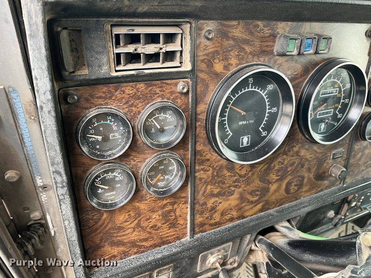 image for item ID9258 1997 Kenworth T800  dump truck