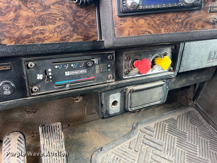 image for item ID9258 1997 Kenworth T800  dump truck