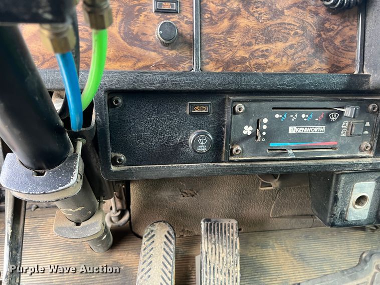 image for item ID9258 1997 Kenworth T800  dump truck