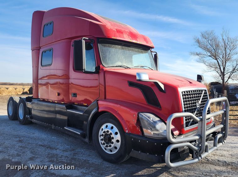 image for item IL9075 2007 Volvo VNL  semi truck