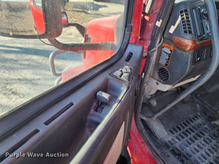 image for item IL9075 2007 Volvo VNL  semi truck