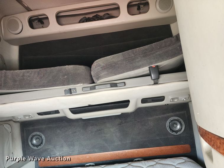 image for item IL9075 2007 Volvo VNL  semi truck