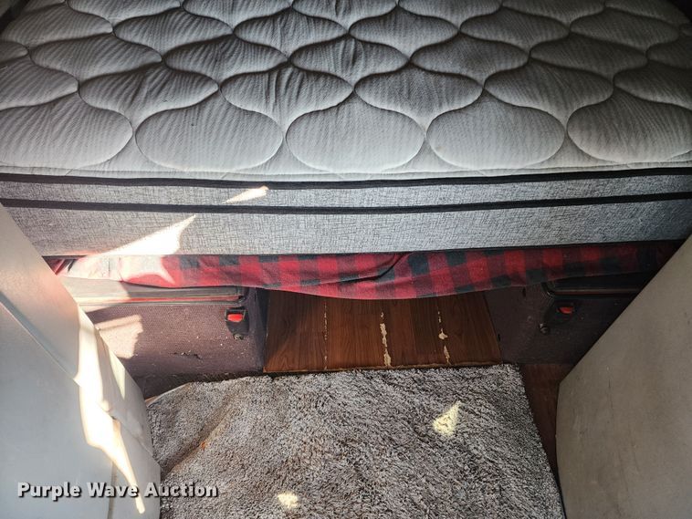 image for item IL9075 2007 Volvo VNL  semi truck