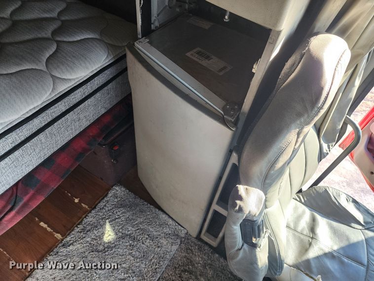 image for item IL9075 2007 Volvo VNL  semi truck