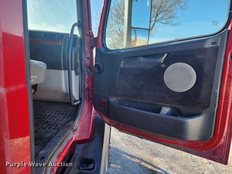 image for item IL9075 2007 Volvo VNL  semi truck