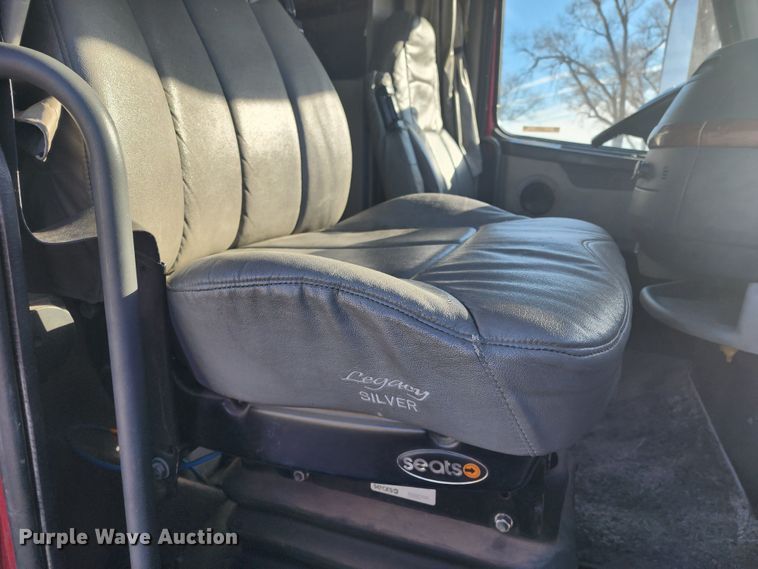 image for item IL9075 2007 Volvo VNL  semi truck