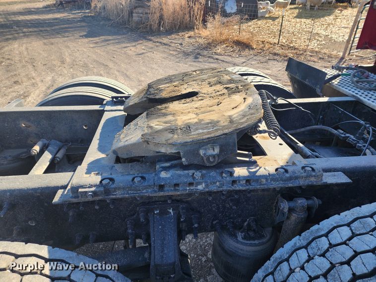 image for item IL9075 2007 Volvo VNL  semi truck