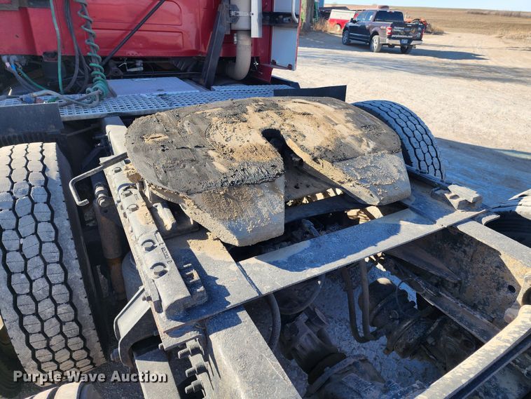 image for item IL9075 2007 Volvo VNL  semi truck