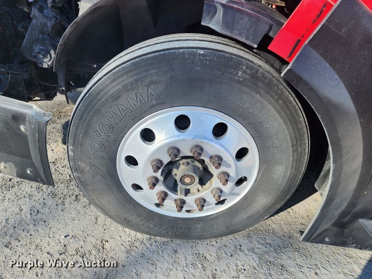 image for item IL9075 2007 Volvo VNL  semi truck