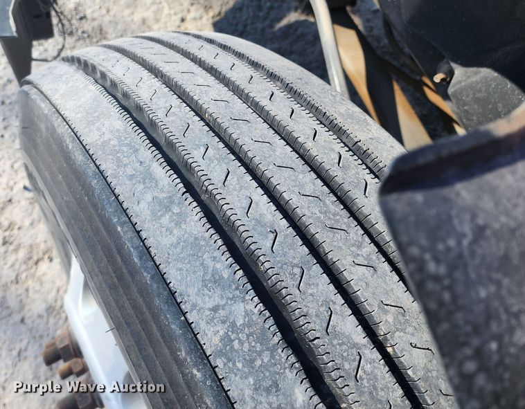 image for item IL9075 2007 Volvo VNL  semi truck