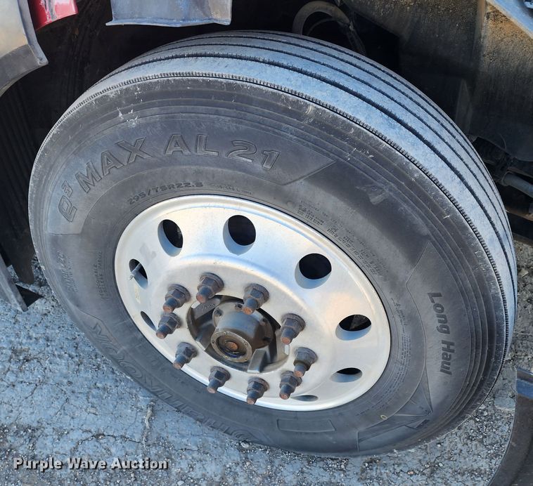 image for item IL9075 2007 Volvo VNL  semi truck