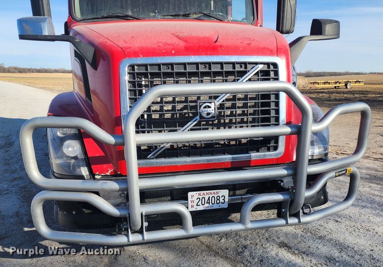 image for item IL9075 2007 Volvo VNL  semi truck