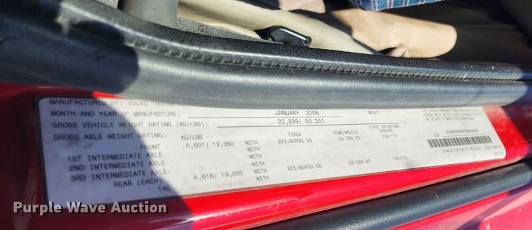 image for item IL9075 2007 Volvo VNL  semi truck