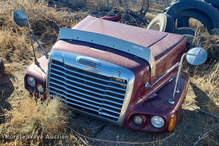 image for item IU9899 Freightliner hood