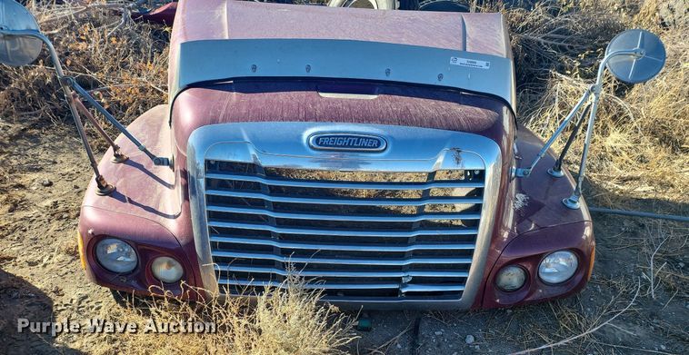 image for item IU9899 Freightliner hood