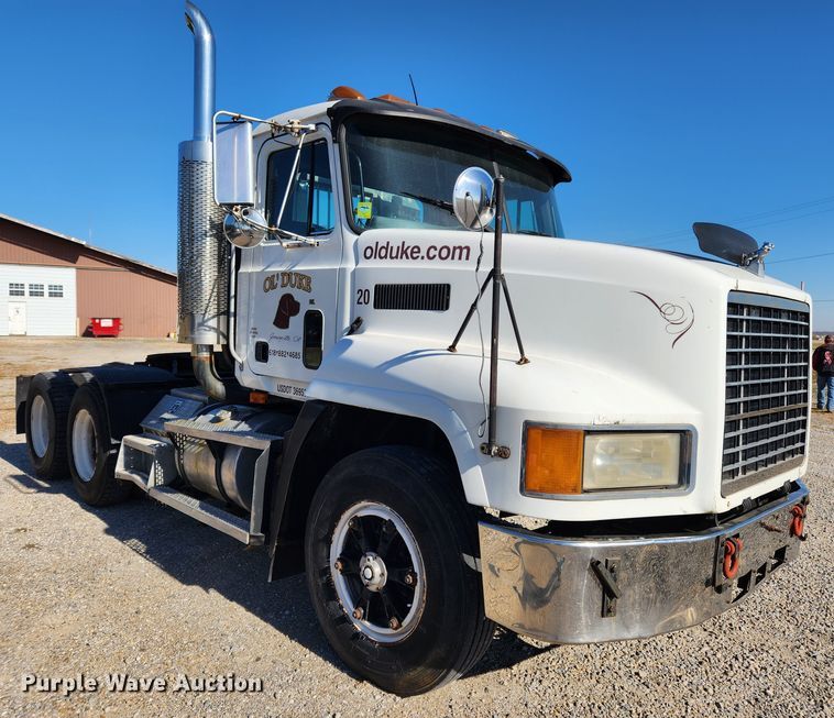 image for item JB9717 1994 Mack CH613  semi truck