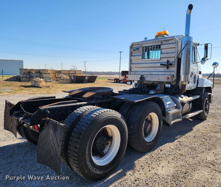 image for item JB9717 1994 Mack CH613  semi truck