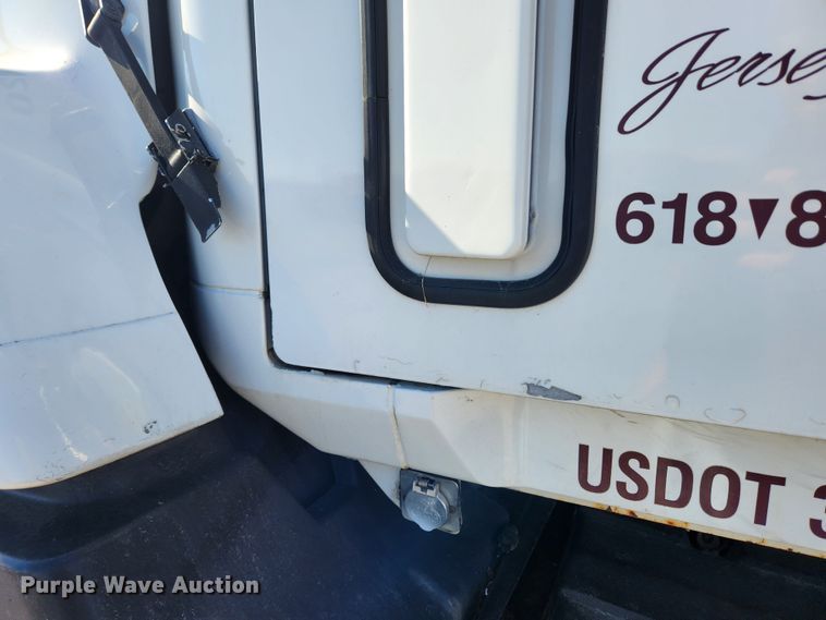 image for item JB9717 1994 Mack CH613  semi truck