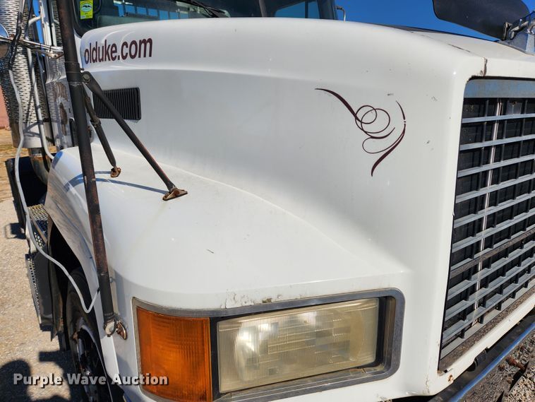image for item JB9717 1994 Mack CH613  semi truck