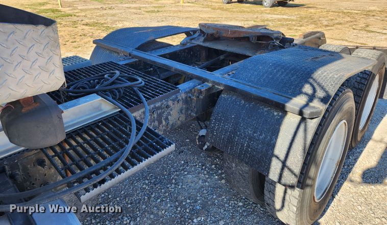 image for item JB9717 1994 Mack CH613  semi truck