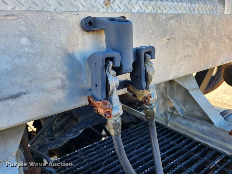 image for item JB9717 1994 Mack CH613  semi truck