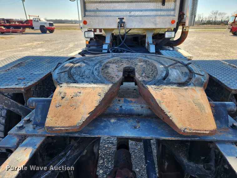 image for item JB9717 1994 Mack CH613  semi truck