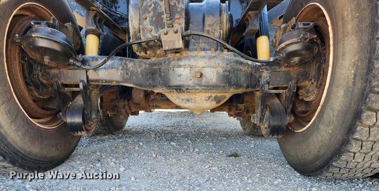 image for item JB9717 1994 Mack CH613  semi truck