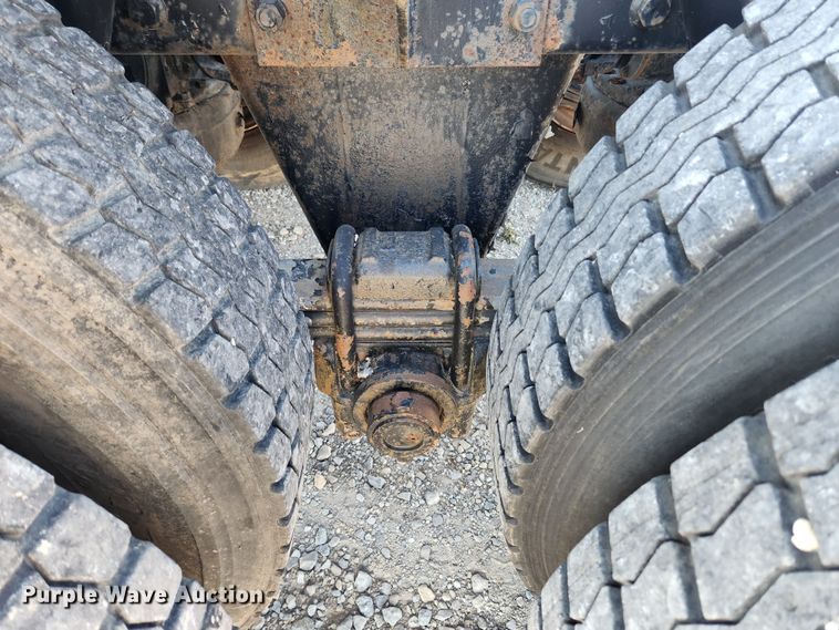 image for item JB9717 1994 Mack CH613  semi truck