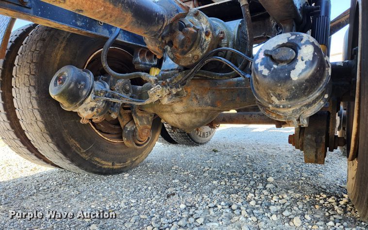 image for item JB9717 1994 Mack CH613  semi truck