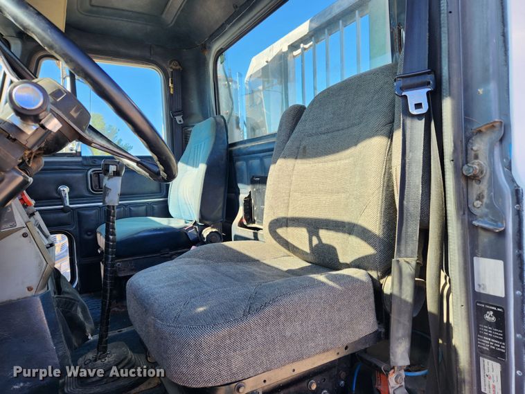 image for item JB9717 1994 Mack CH613  semi truck