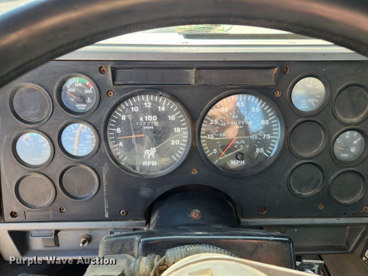 image for item JB9717 1994 Mack CH613  semi truck