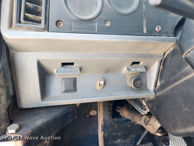 image for item JB9717 1994 Mack CH613  semi truck