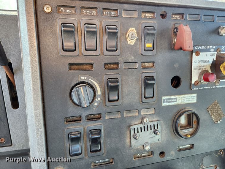 image for item JB9717 1994 Mack CH613  semi truck