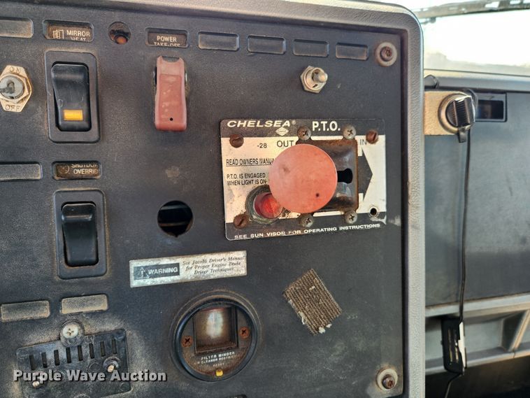 image for item JB9717 1994 Mack CH613  semi truck