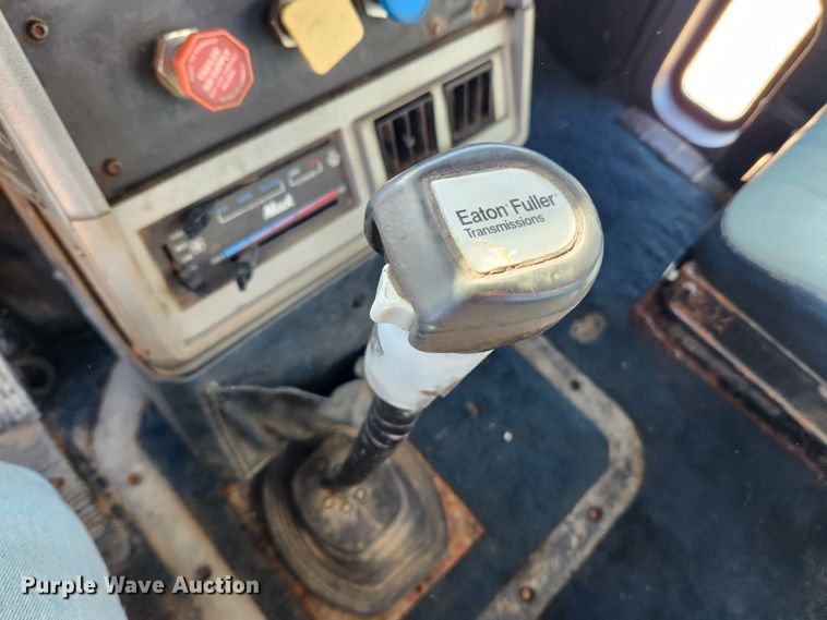 image for item JB9717 1994 Mack CH613  semi truck