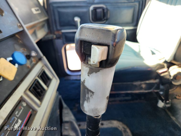 image for item JB9717 1994 Mack CH613  semi truck