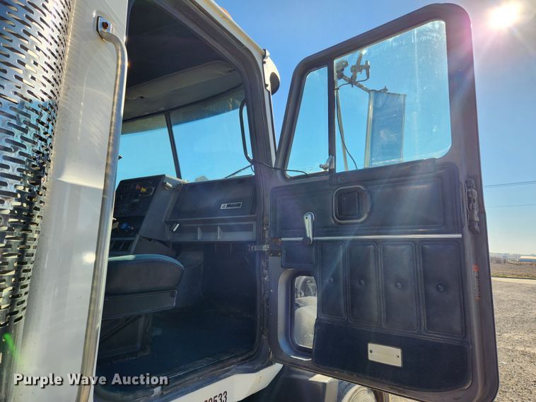 image for item JB9717 1994 Mack CH613  semi truck