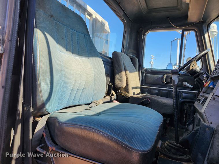 image for item JB9717 1994 Mack CH613  semi truck